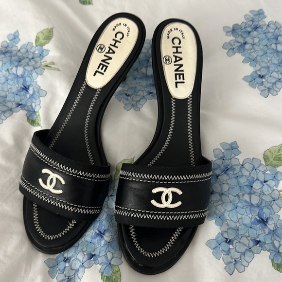 Chanel CC logo kitten heels - Picture 2 of 9